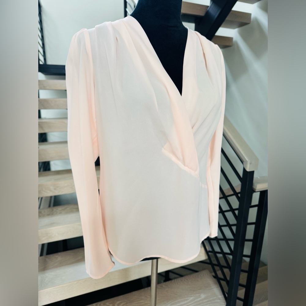 New Marciano Chic and Sheer Women's Blouse in Soft Pink size S - Picture 3 of 5